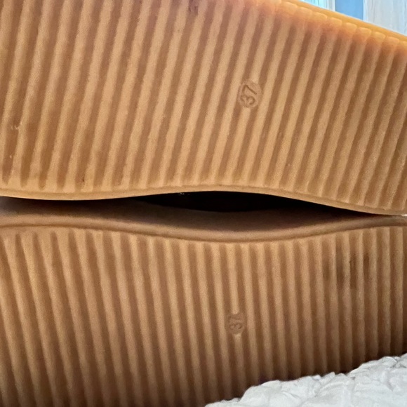 Charlee ankle boot. Worn 4 times no scratches size 7 - Picture 4 of 4